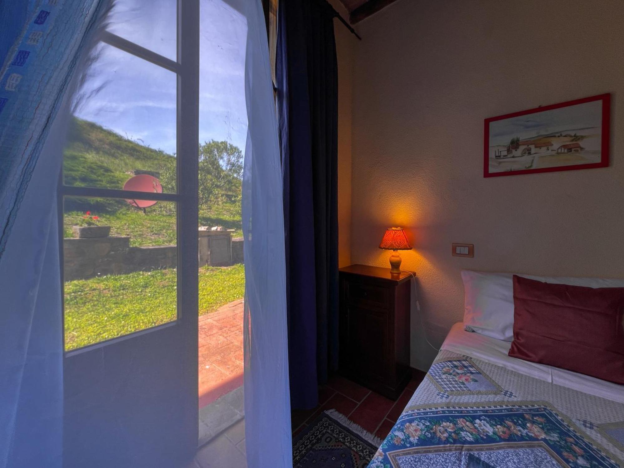 Agriturismo Lucertola Монтекатини-Валь-ди-Чечина Номер фото